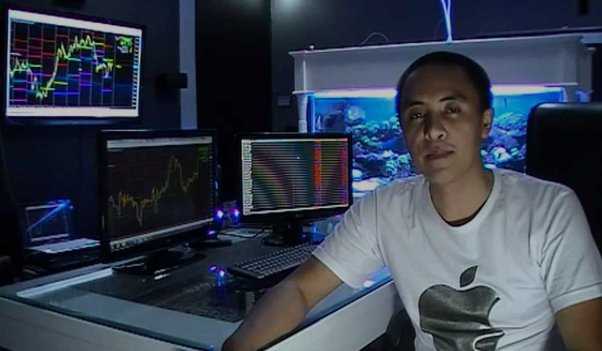 How much does a professional forex trader make